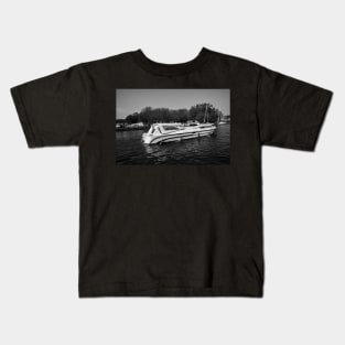 Hire boat cruising the River Bure in the village of Horning Kids T-Shirt